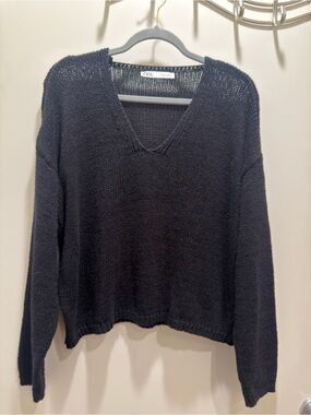 ZARA Black V-Neck Knit Sweater - Lightweight Women's Pullover
